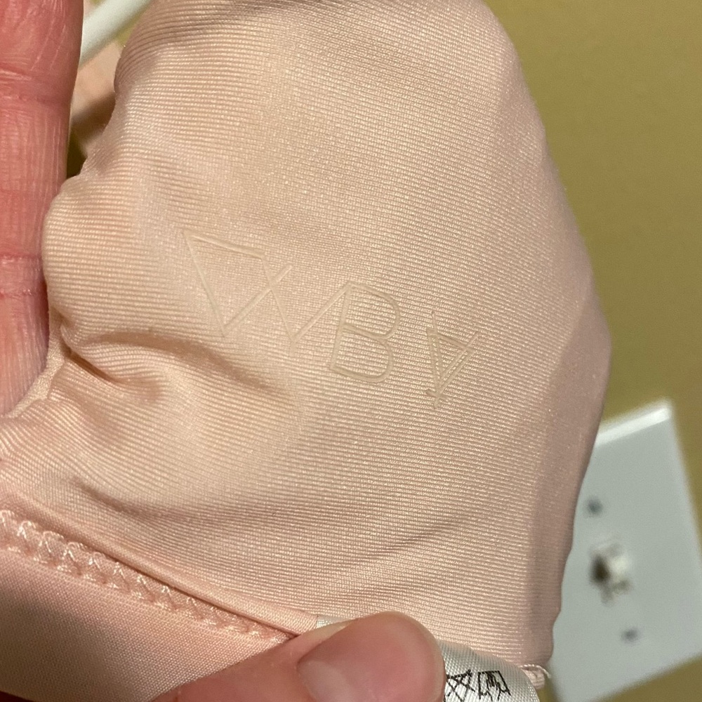Light pink bikini top with adjustable straps - Picture 3 of 7